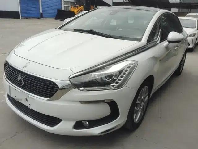 DS 5 2015 1.6T Elegant Edition THP160