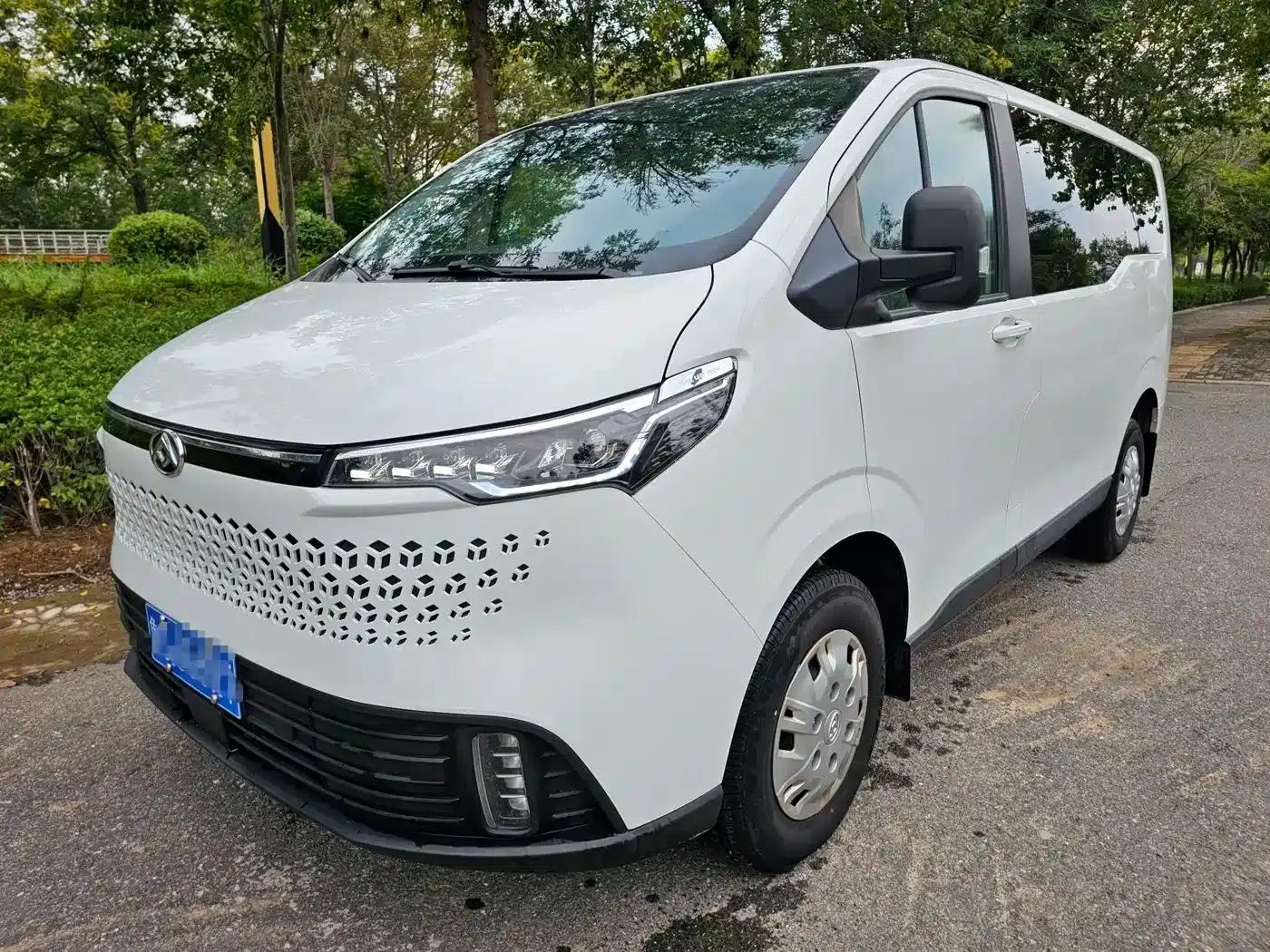 Xintu V70 2023 2.0T Elite Edition Automatic Short Wheelbase Low Roof 5/6 Seats — миниатюра 1
