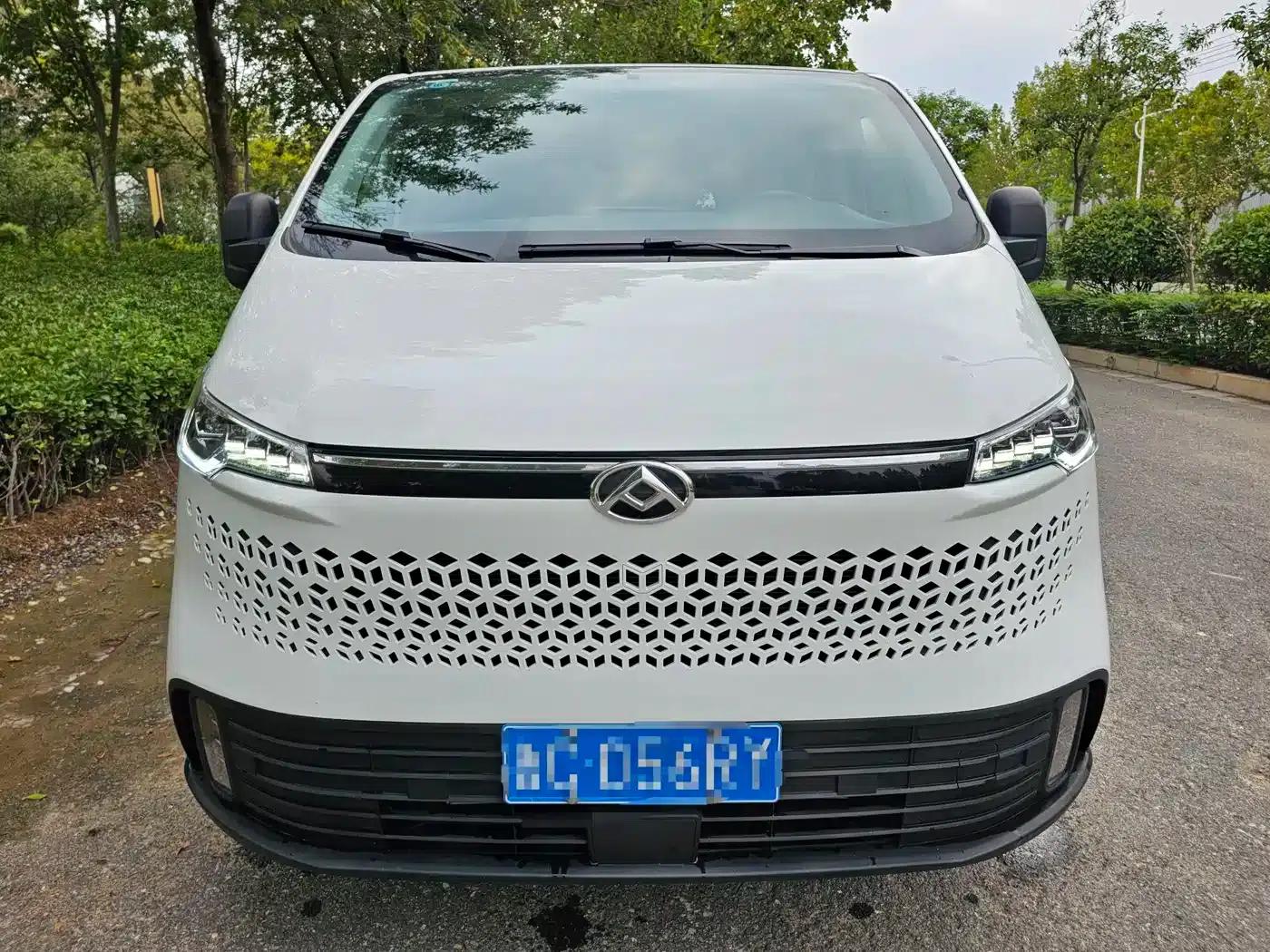 Xintu V70 2023 2.0T Elite Edition Automatic Short Wheelbase Low Roof 5/6 Seats — миниатюра 2