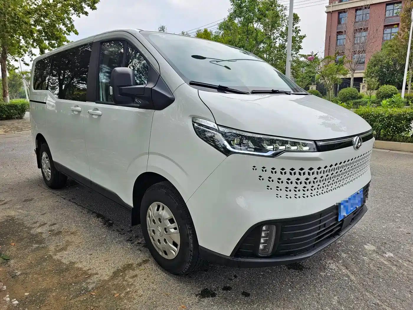 Xintu V70 2023 2.0T Elite Edition Automatic Short Wheelbase Low Roof 5/6 Seats — миниатюра 3