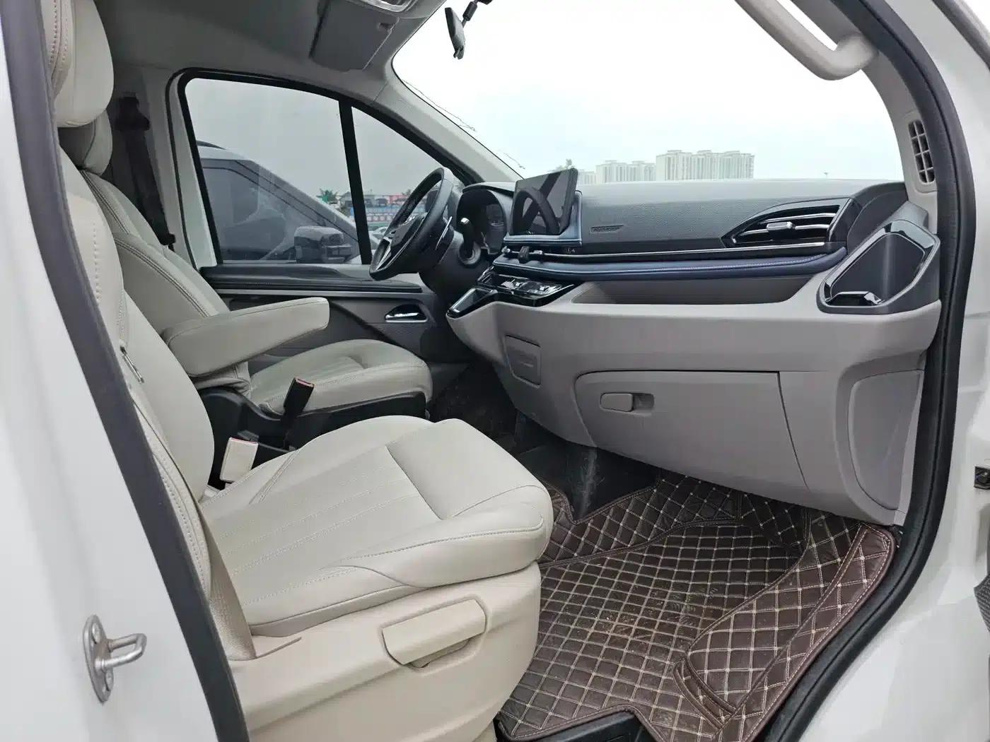 Xintu V70 2023 2.0T Elite Edition Automatic Short Wheelbase Low Roof 5/6 Seats — миниатюра 10