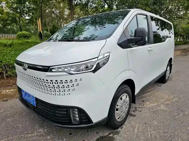 Xintu V70 2023 2.0T Elite Edition Automatic Short Wheelbase Low Roof 5/6 Seats