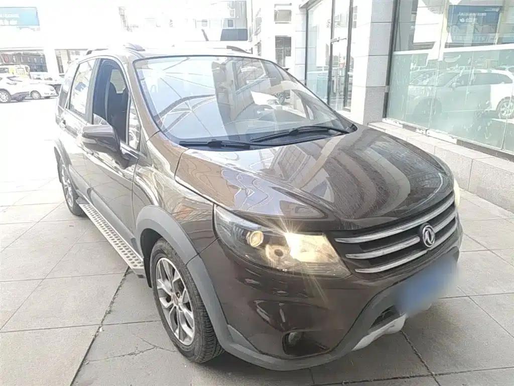 Jingyi X5 2016 1.6L Manual Premium Edition — миниатюра 4