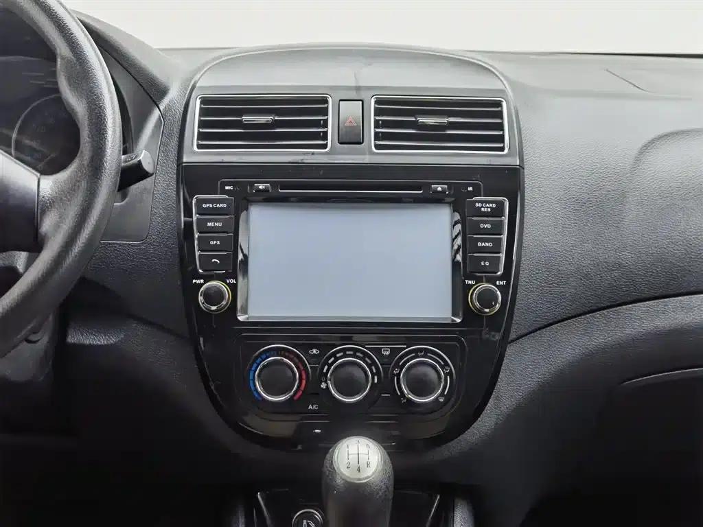 Jingyi X3 2014 1.5L Luxury Edition — миниатюра 12