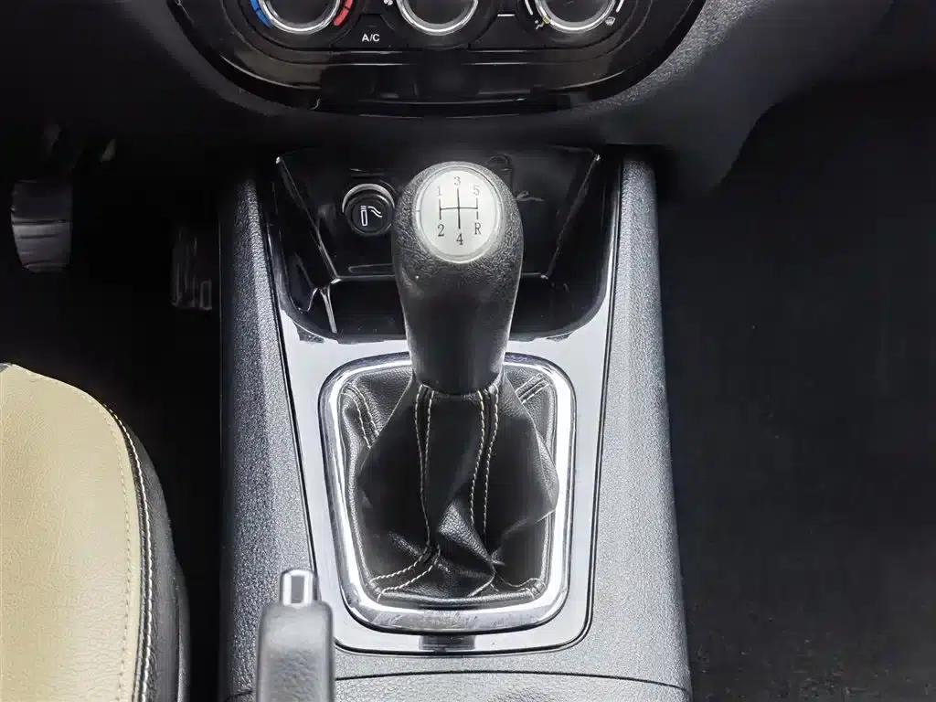 Jingyi X3 2014 1.5L Luxury Edition — миниатюра 13