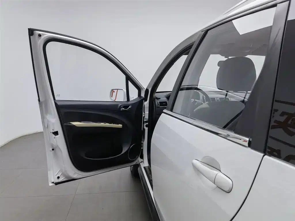 Jingyi X3 2014 1.5L Luxury Edition — миниатюра 8