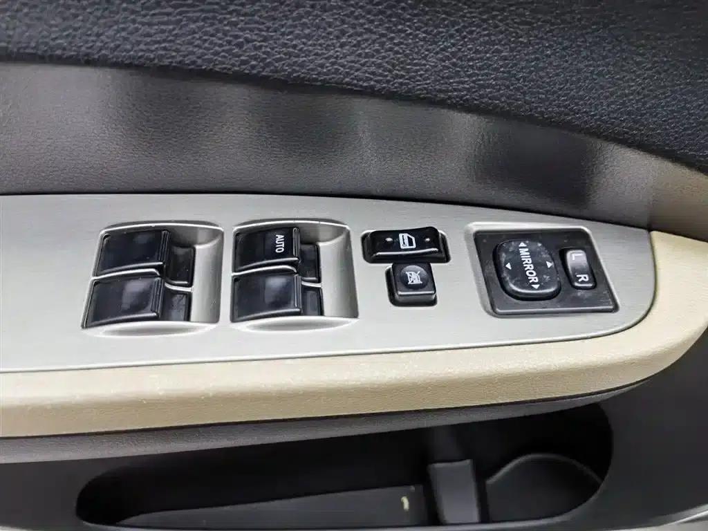 Jingyi X3 2014 1.5L Luxury Edition — миниатюра 9