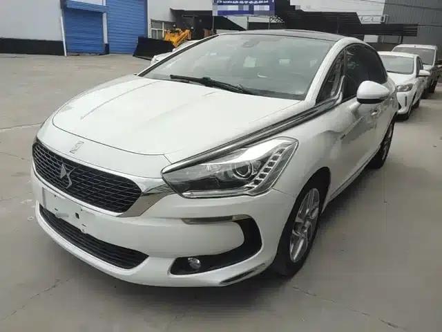 DS 5 2015 1.6T Elegant Edition THP160