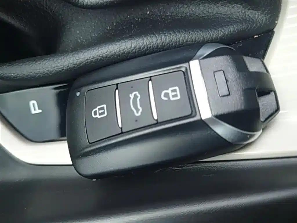 2023 Aeolus Yixuan Mach Edition 1.5L Automatic Wind Chaser — миниатюра 9