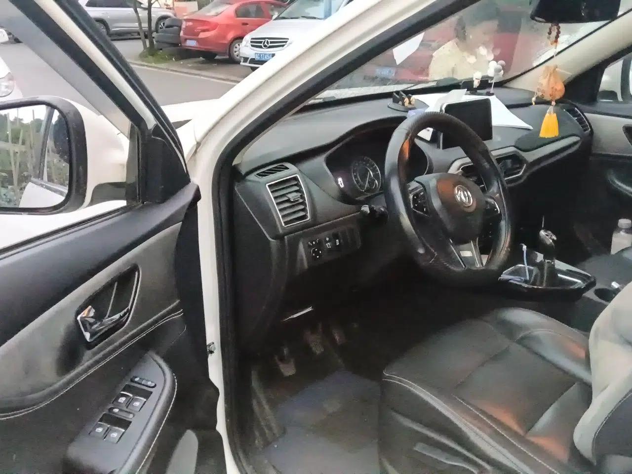 Dongfeng Fengon S560 2018 1.8L Manual Comfort 7-Seater — миниатюра 17