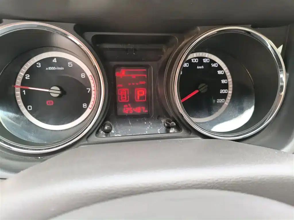 Dongfeng Fengshen A60 2014 Model 1.6L Automatic Premium Edition — миниатюра 5