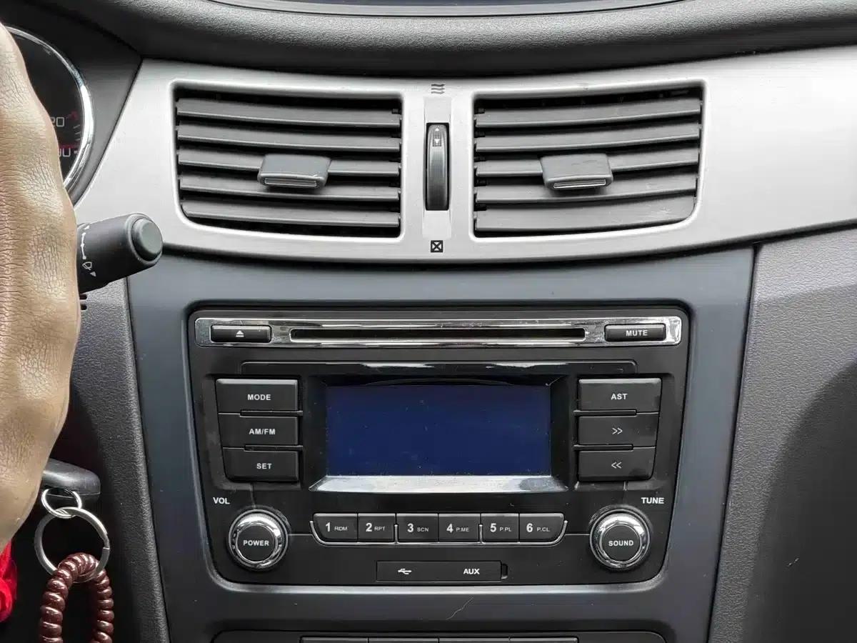 Dongfeng Fengshen S30 2011 Model 1.6L Manual Premium Edition — миниатюра 12