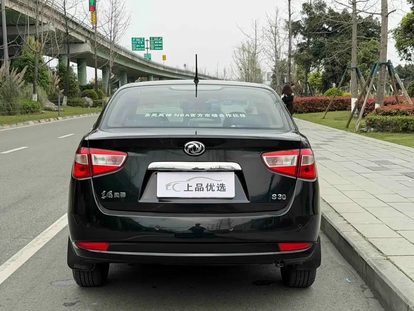 Dongfeng Fengshen S30 2011 Model 1.6L Manual Premium Edition — миниатюра 5