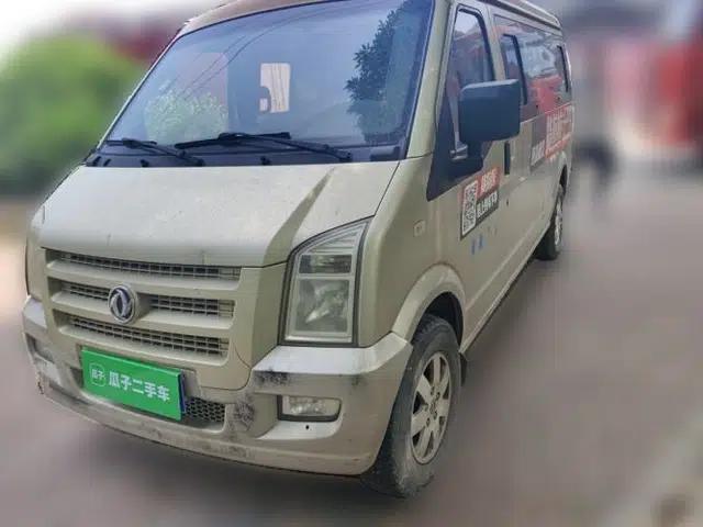Dongfeng Xiaokang C37 2015 1.5L Standard II DK15-06