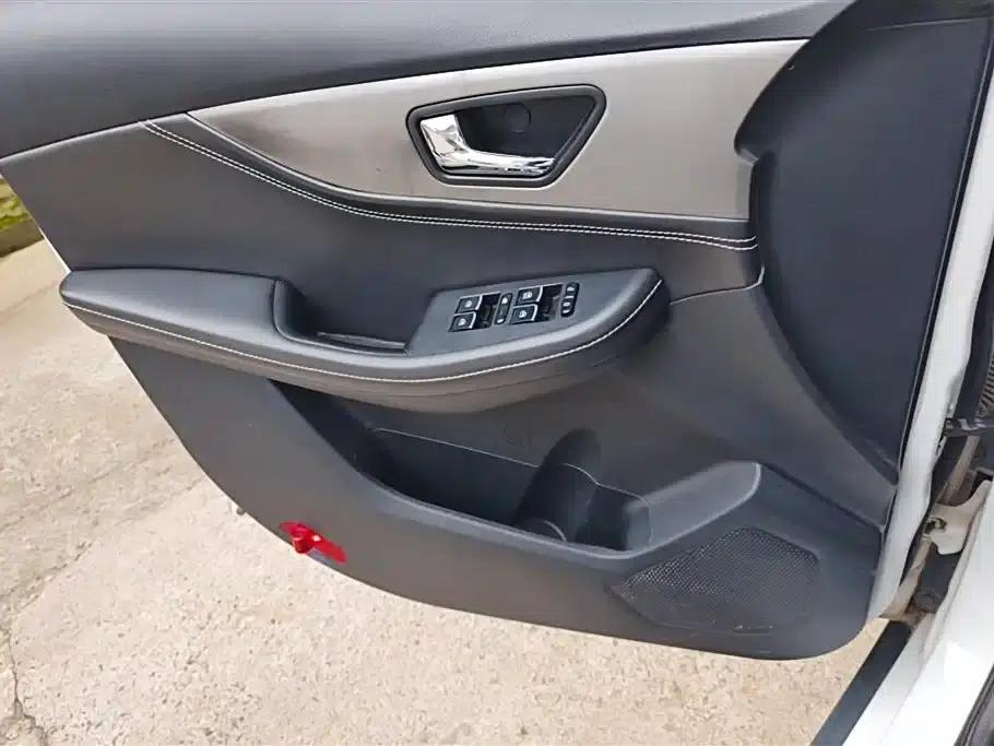 Fengguang S560 2018 Model 1.8L CVT Elite 5-Seater — миниатюра 7