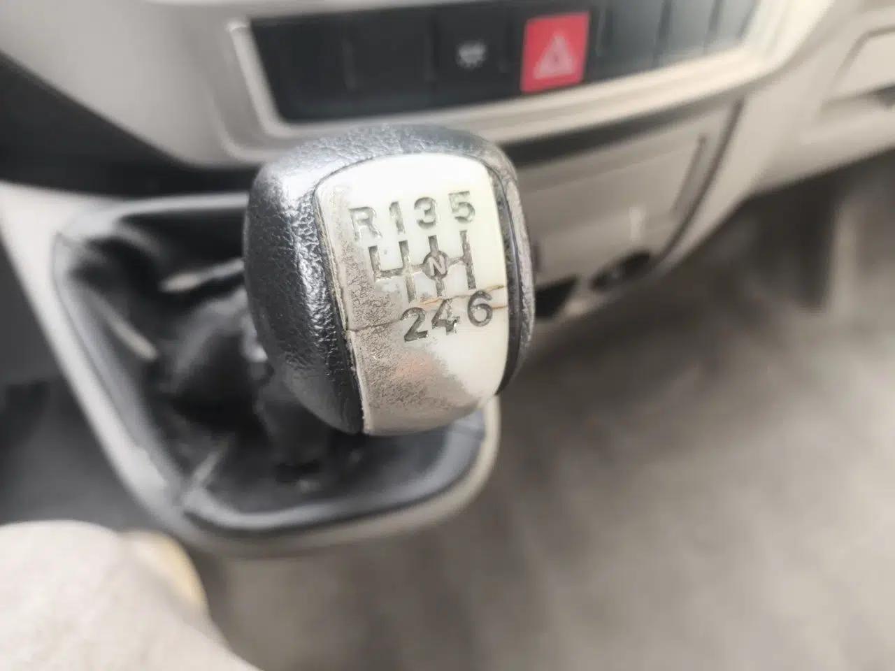 Dongfeng Yufeng 2020 2.3T Economy Standard Edition Logistics Vehicle Short Wheelbase Mid-Roof Design 5-9 Seats WP2.3 — миниатюра 15