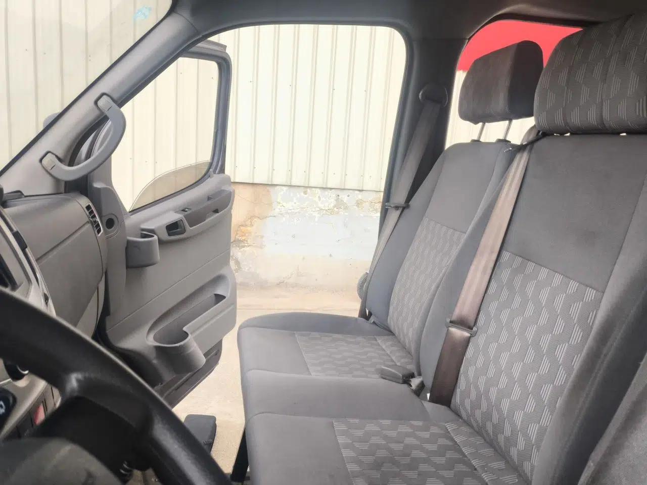 Dongfeng Yufeng 2020 2.3T Economy Standard Edition Logistics Vehicle Short Wheelbase Mid-Roof Design 5-9 Seats WP2.3 — миниатюра 16