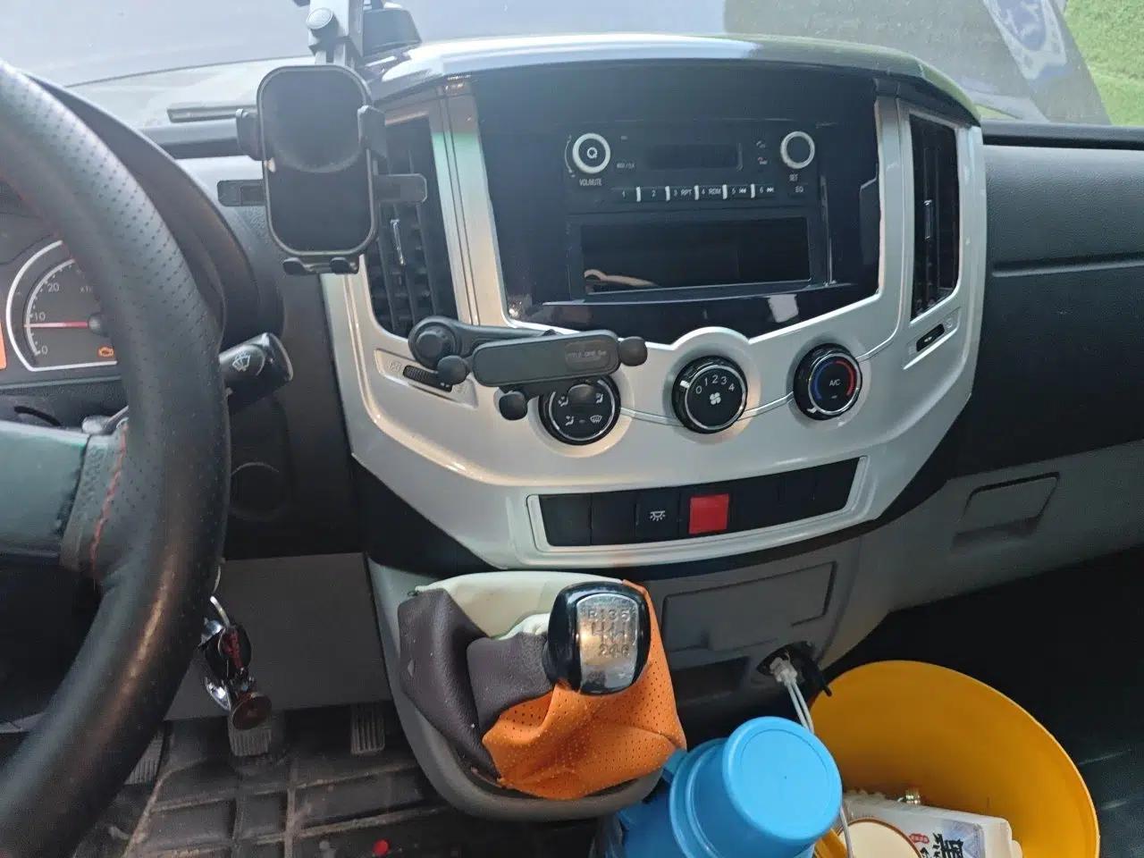 Dongfeng Yufeng 2021 2.3T V9 Logistics Vehicle Short Wheelbase Mid-Roof Design 5-9 Seater China V Emission Standard WP2.3 — миниатюра 14
