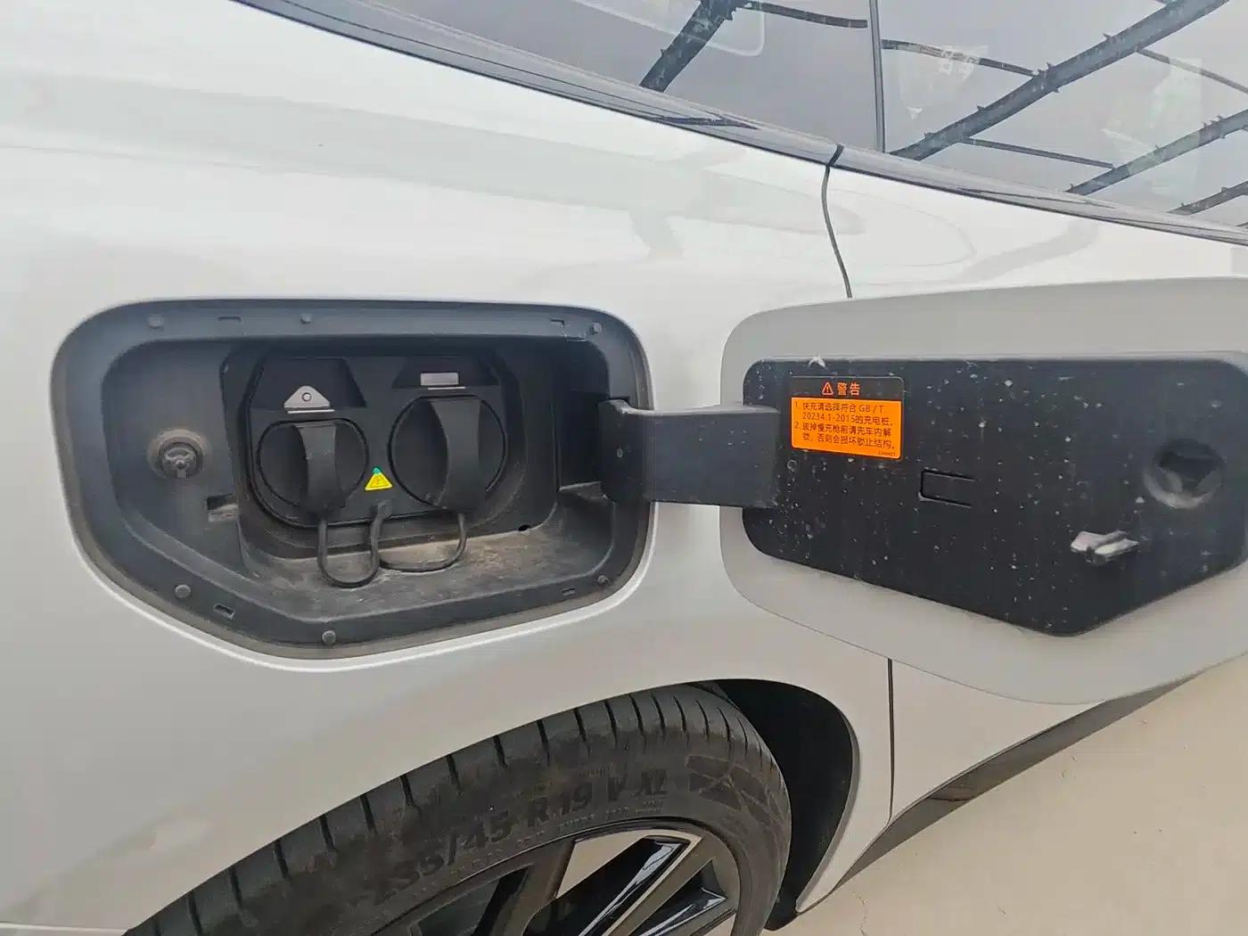 eπ007 2025 Pure Electric 565 AWD Max Navigator Edition — миниатюра 11