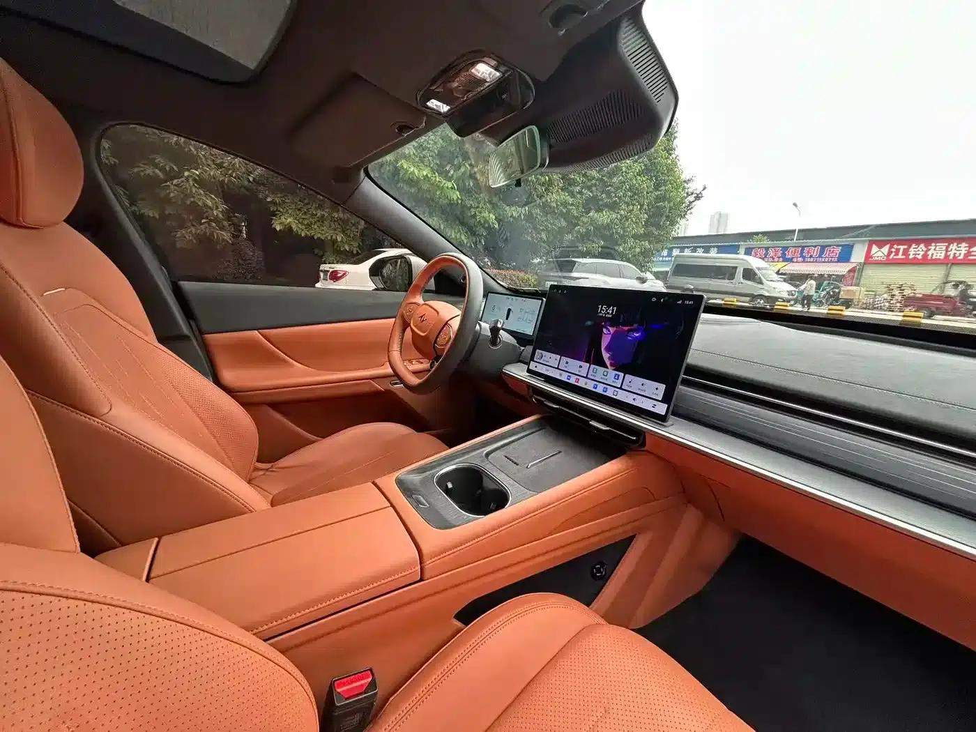 eπ007 2025 Pure Electric 565 AWD Max Navigator Edition — миниатюра 12