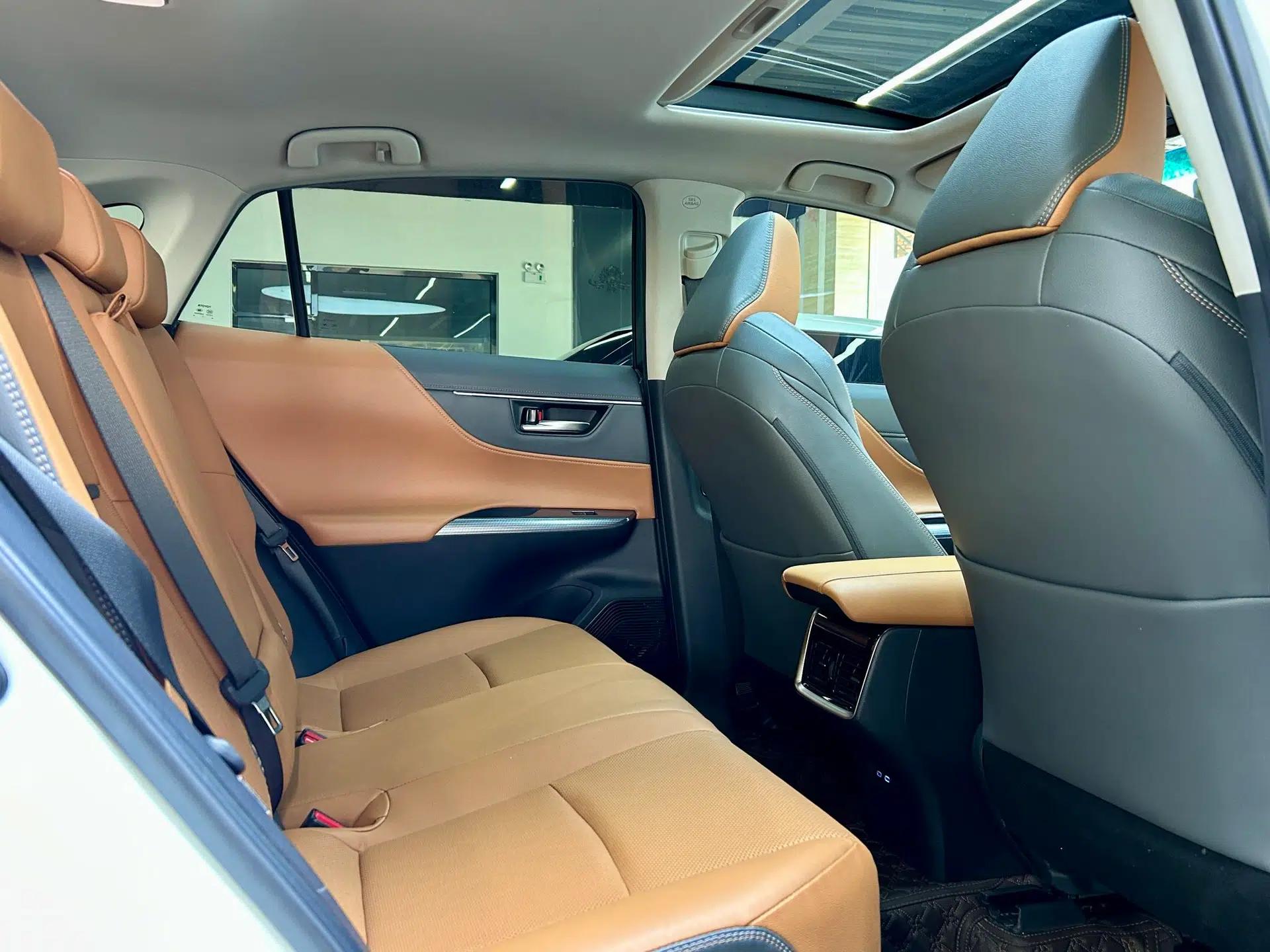 Toyota Venza 2022 2.0L CVT Two-Wheel Drive Prestige Edition — миниатюра 11