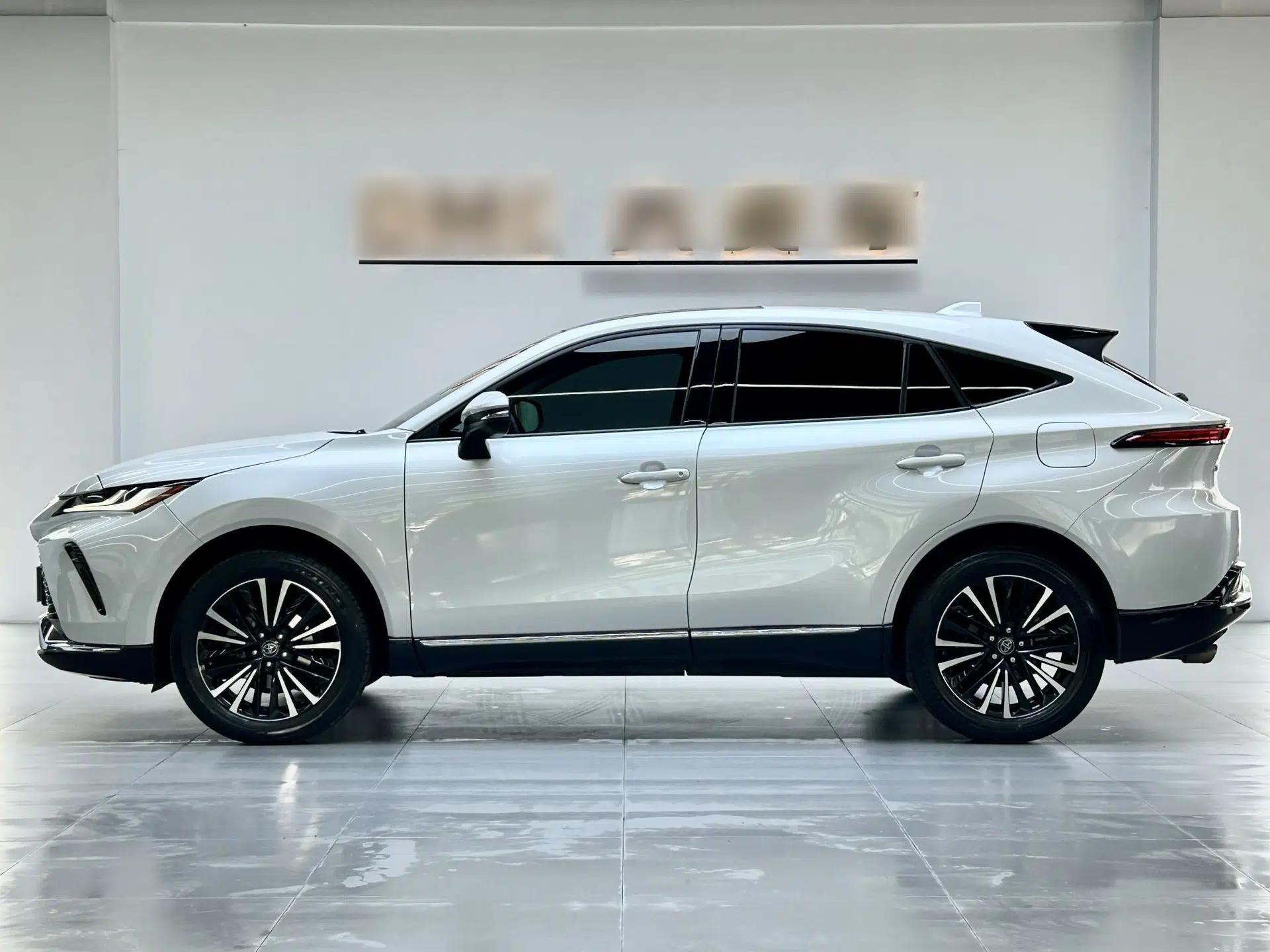 Toyota Venza 2022 2.0L CVT Two-Wheel Drive Prestige Edition — миниатюра 3