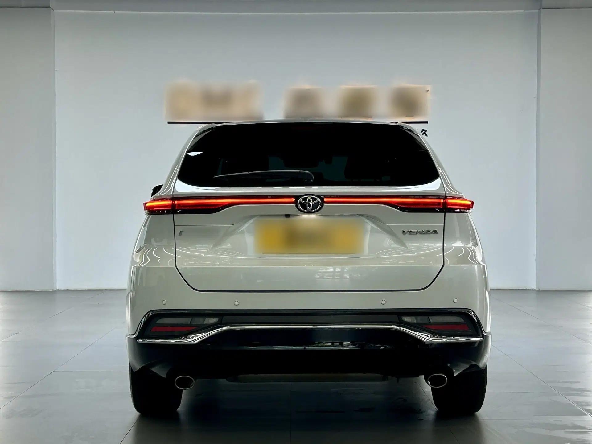Toyota Venza 2022 2.0L CVT Two-Wheel Drive Prestige Edition — миниатюра 4