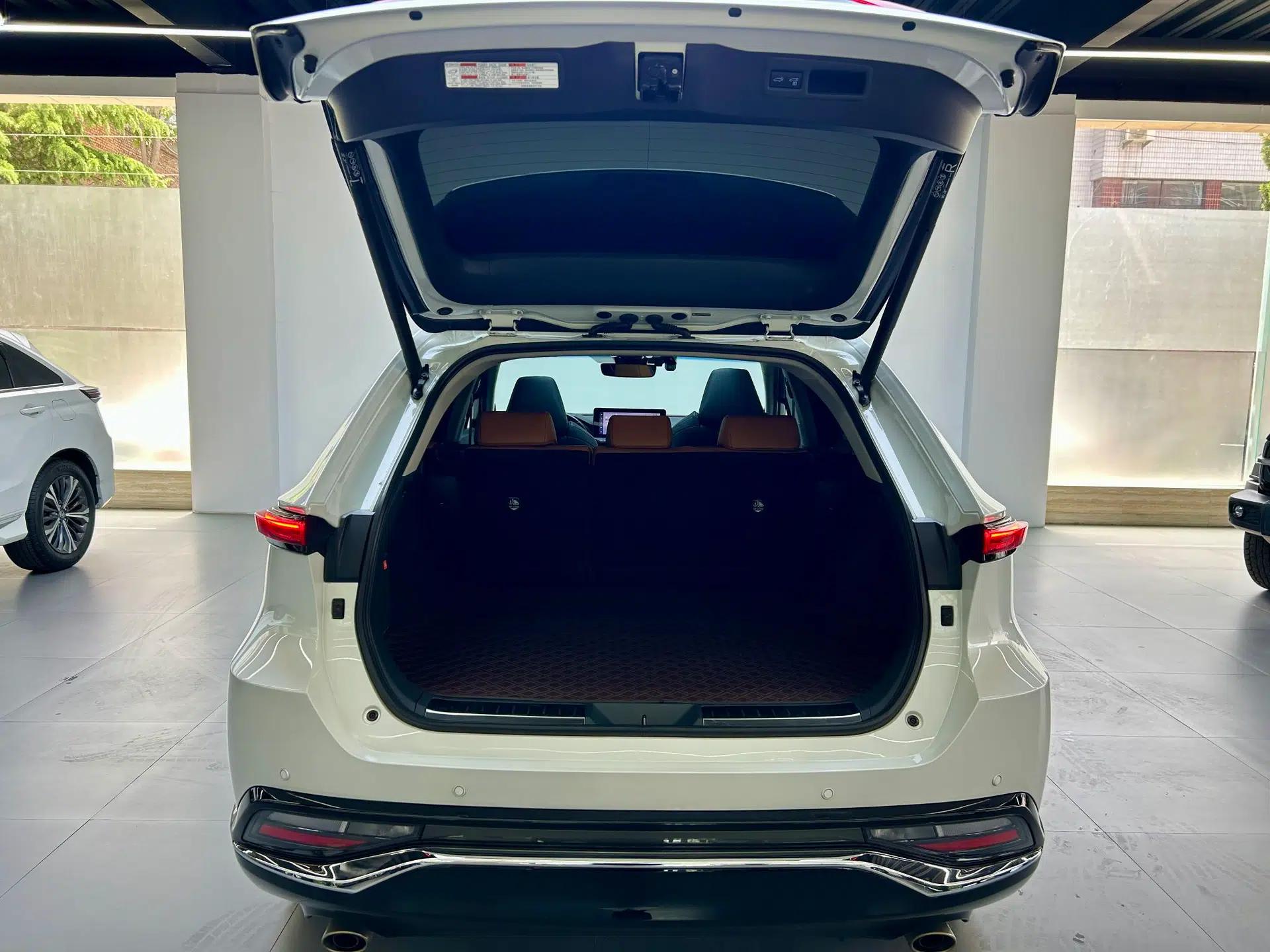 Toyota Venza 2022 2.0L CVT Two-Wheel Drive Prestige Edition — миниатюра 9