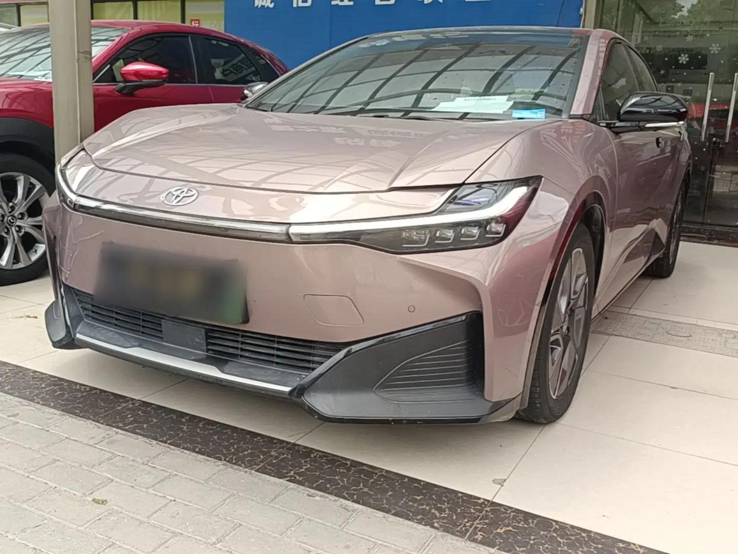 Toyota bZ3 2023 616 km Long-Range Premium — миниатюра 1