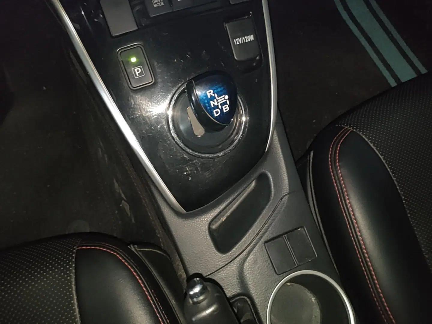 Toyota Levin Hybrid E+ 2019 1.8L PH GS E-CVT Elite Edition — миниатюра 17