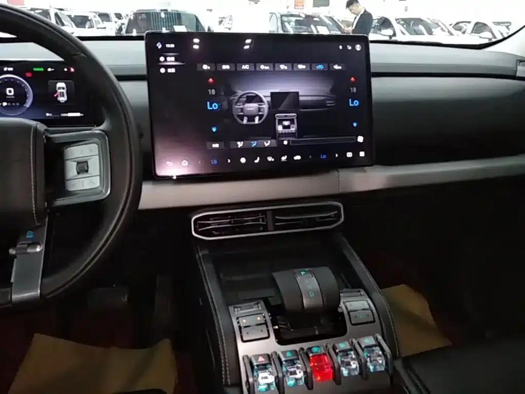 Titanium 3 2025 Model 501KM AWD Ultra Edition — миниатюра 13