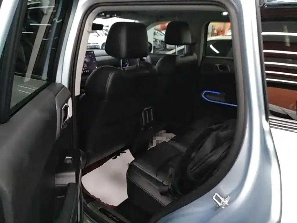 Titanium 3 2025 Model 501KM AWD Ultra Edition — миниатюра 17