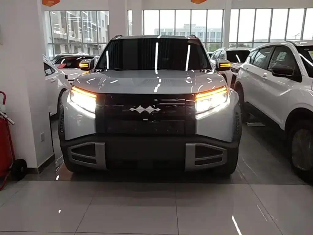 Titanium 3 2025 Model 501KM AWD Ultra Edition — миниатюра 3