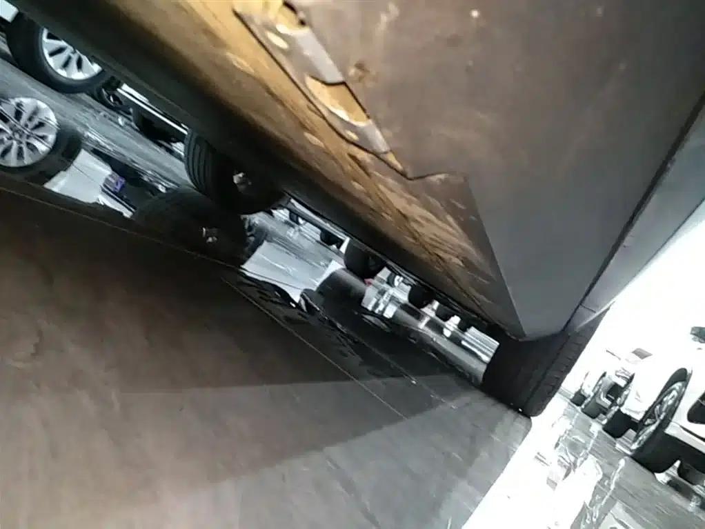 Titanium 3 2025 Model 501KM AWD Ultra Edition — миниатюра 22