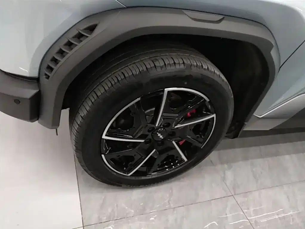 Titanium 3 2025 Model 501KM AWD Ultra Edition — миниатюра 23