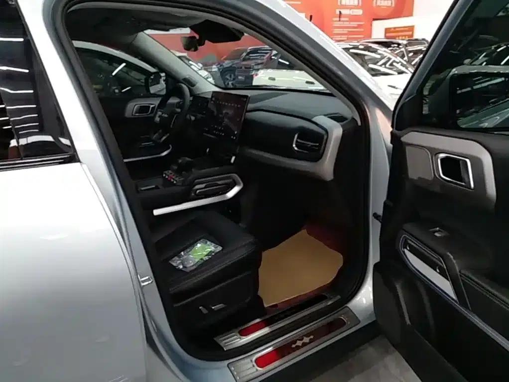 Titanium 3 2025 Model 501KM AWD Ultra Edition — миниатюра 25