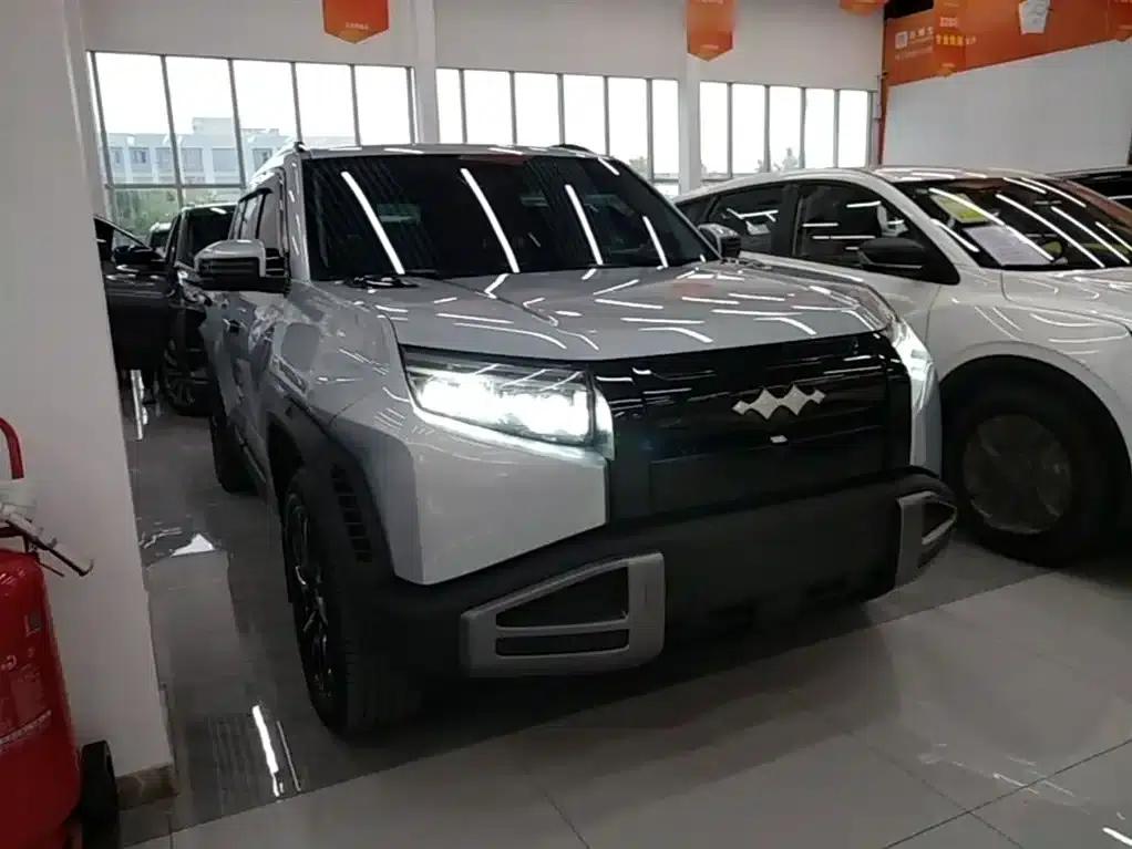 Titanium 3 2025 Model 501KM AWD Ultra Edition — миниатюра 4