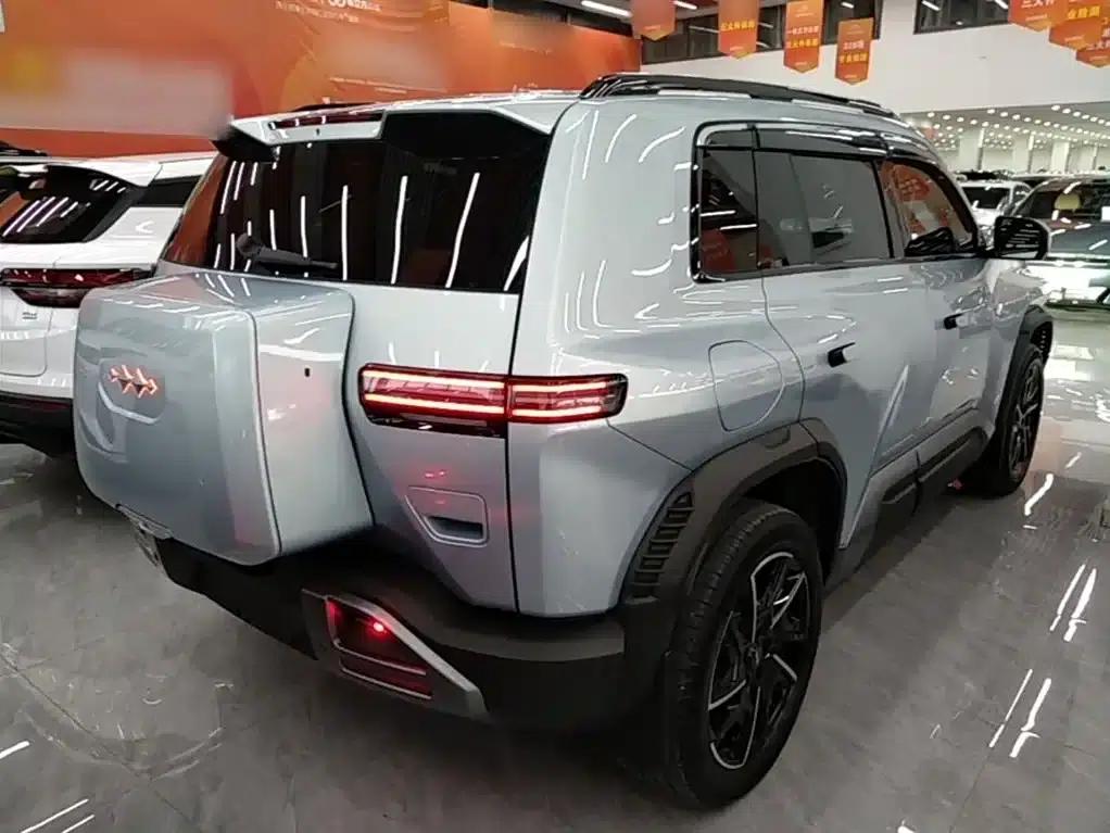 Titanium 3 2025 Model 501KM AWD Ultra Edition — миниатюра 7