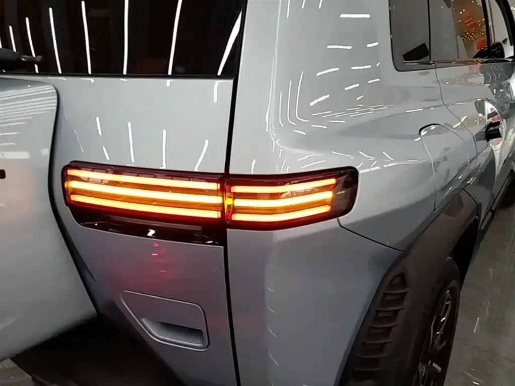Titanium 3 2025 Model 501KM AWD Ultra Edition — миниатюра 8
