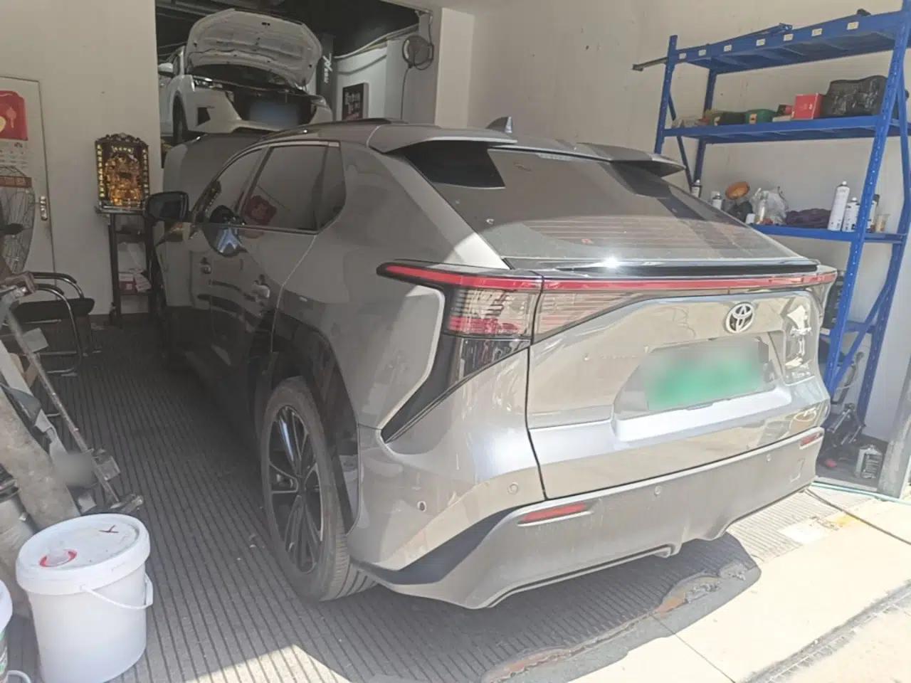 Toyota GAC bZ4X 2022 X-MODE Four-Wheel Drive Ultra — миниатюра 4