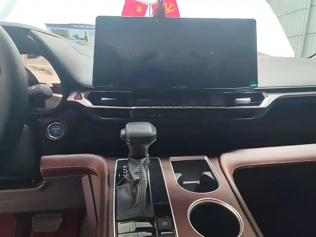 2024 Grevia 2.5L Hybrid Comfort Edition — миниатюра 13