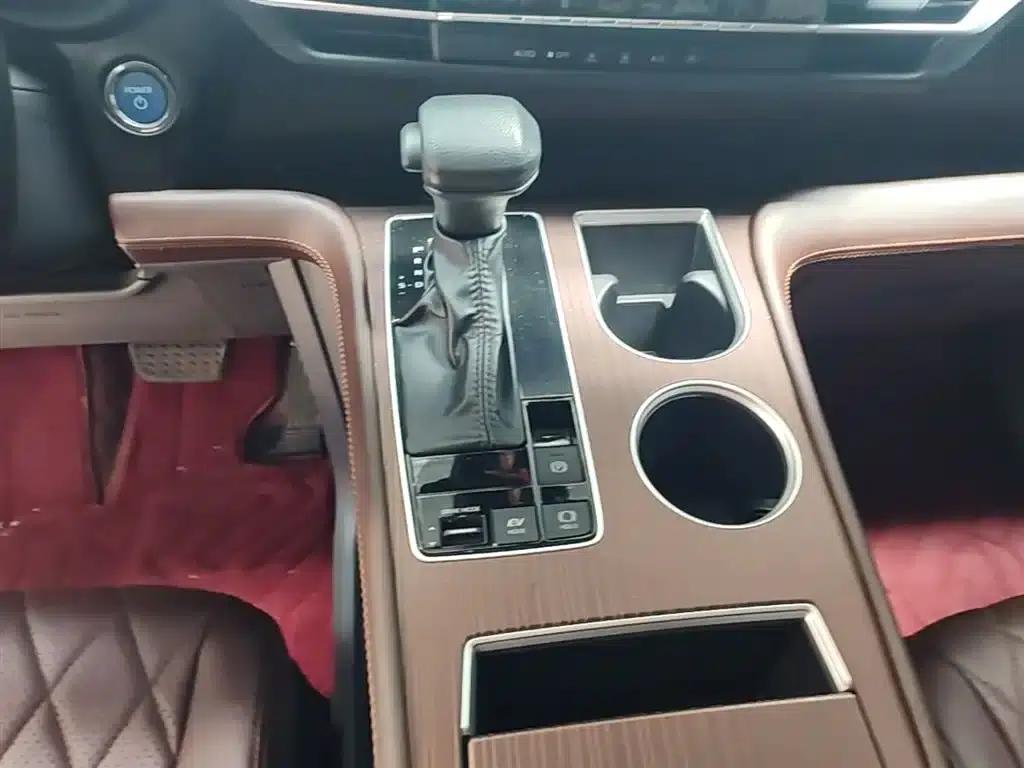 2024 Grevia 2.5L Hybrid Comfort Edition — миниатюра 14