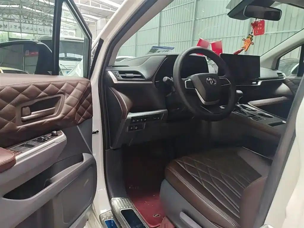 2024 Grevia 2.5L Hybrid Comfort Edition — миниатюра 16