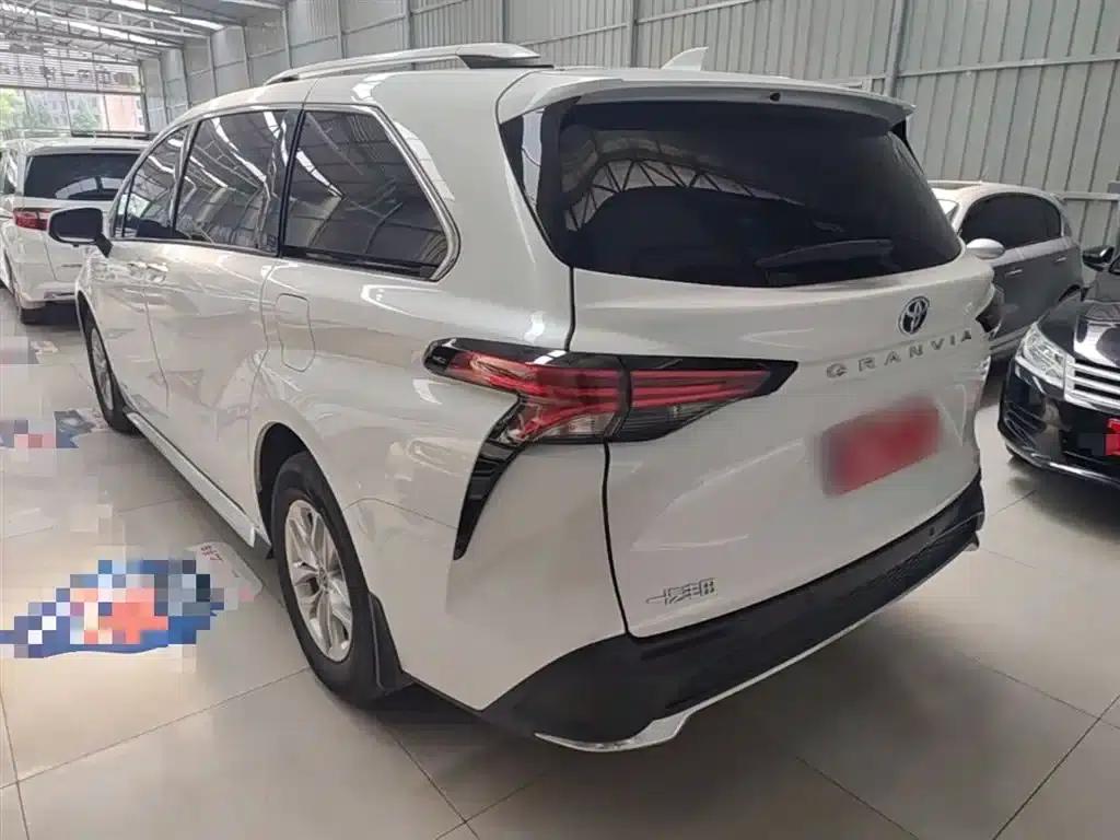 2024 Grevia 2.5L Hybrid Comfort Edition — миниатюра 5