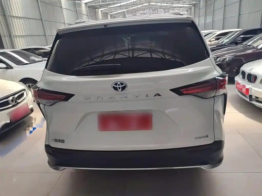2024 Grevia 2.5L Hybrid Comfort Edition — миниатюра 6