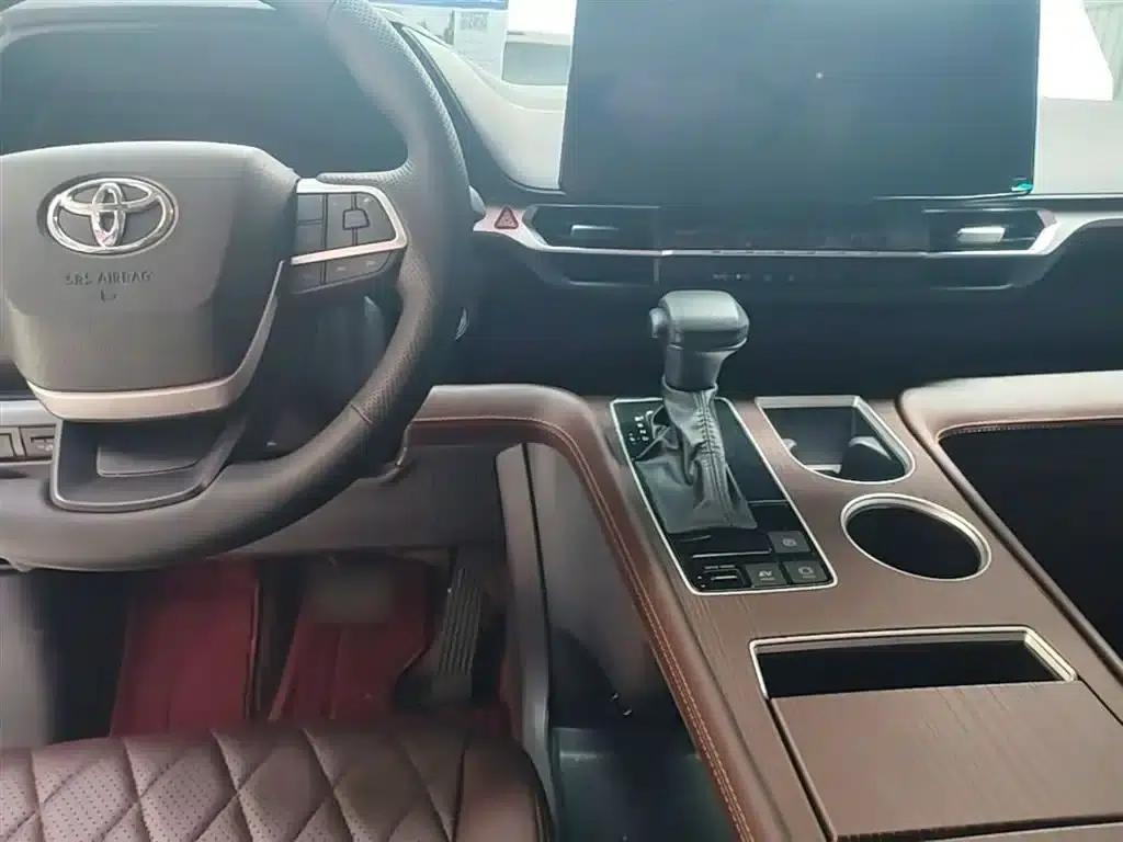 2024 Grevia 2.5L Hybrid Comfort Edition — миниатюра 10