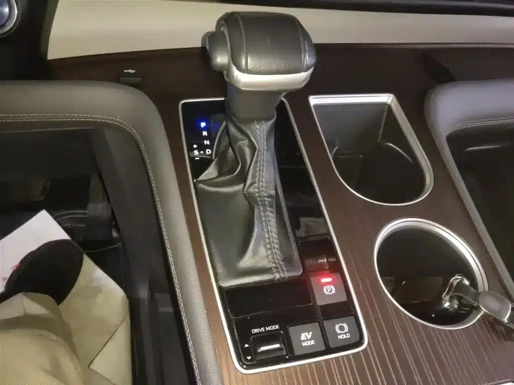 2023 Grevia 2.5L Hybrid Premium Plus Edition — миниатюра 14