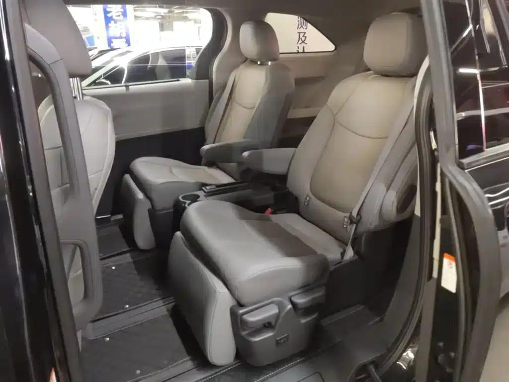 2023 Grevia 2.5L Hybrid Premium Plus Edition — миниатюра 17