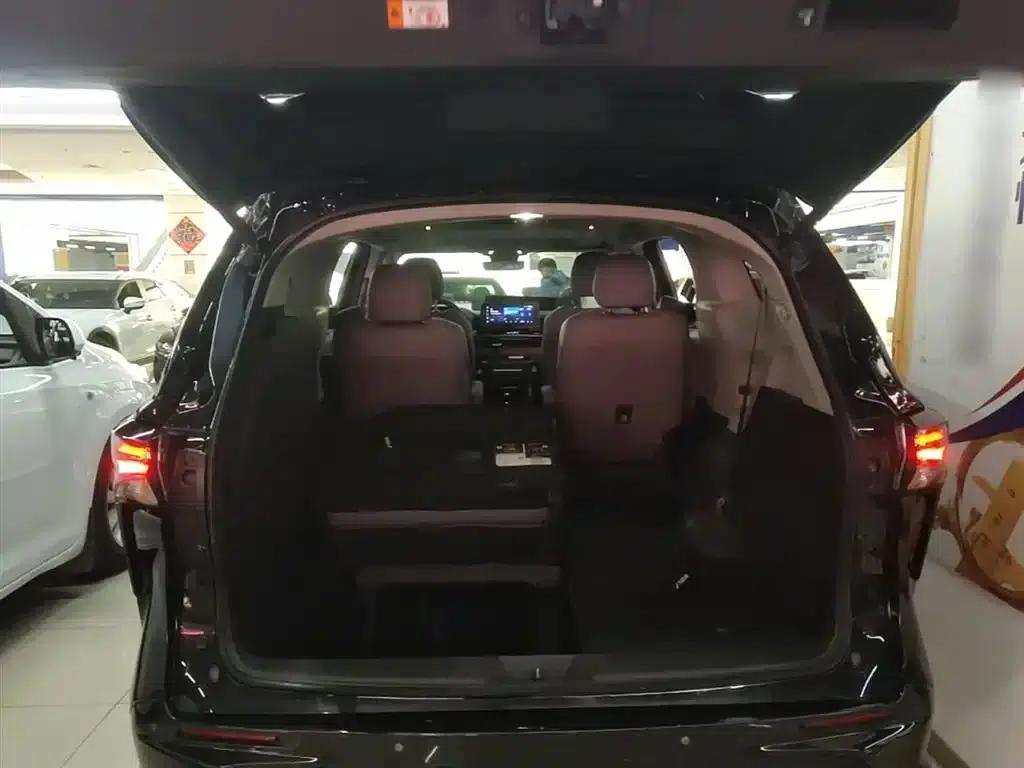 2023 Grevia 2.5L Hybrid Premium Plus Edition — миниатюра 19