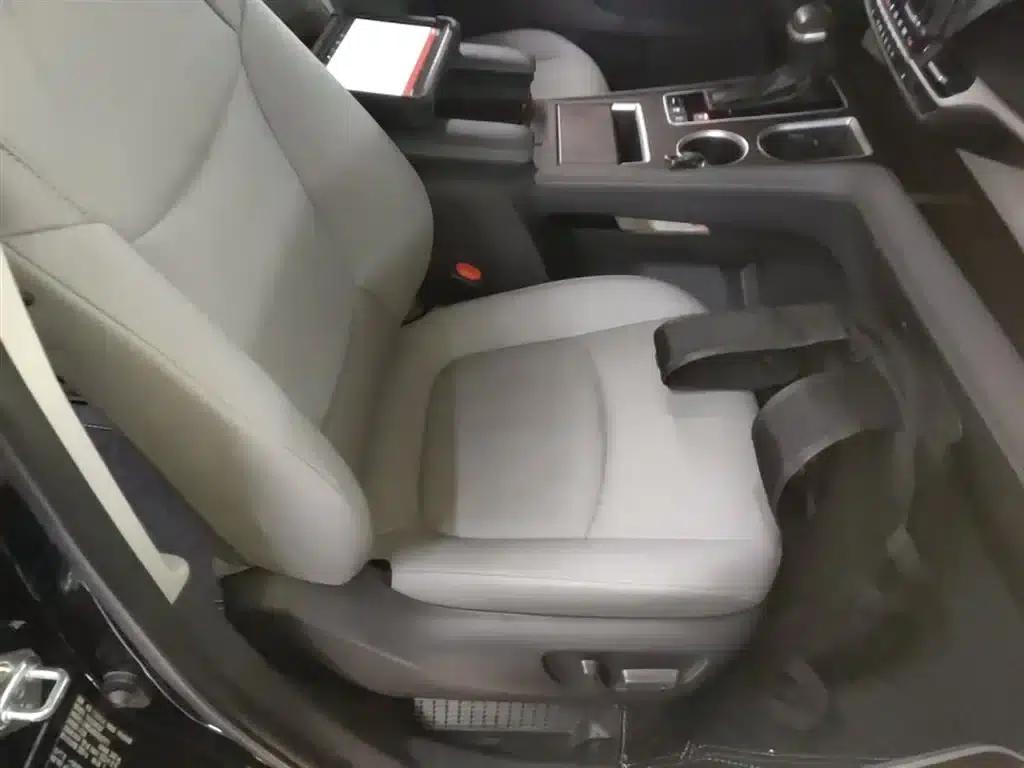 2023 Grevia 2.5L Hybrid Premium Plus Edition — миниатюра 25